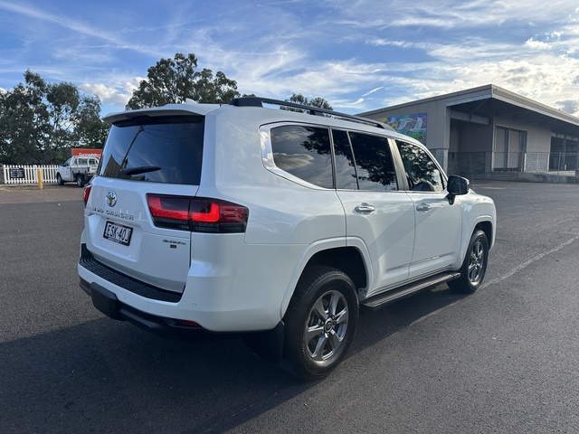 2022 Toyota LandCruiser - Image 10