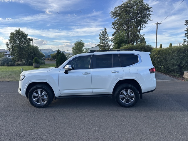 2022 Toyota LandCruiser - Image 12