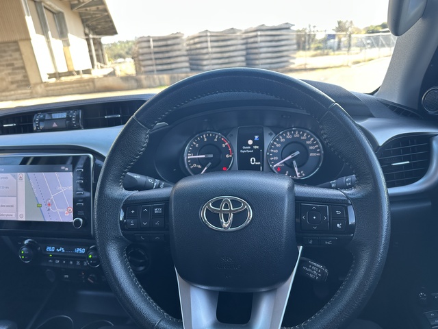 2023 Toyota HiLux - Image 3